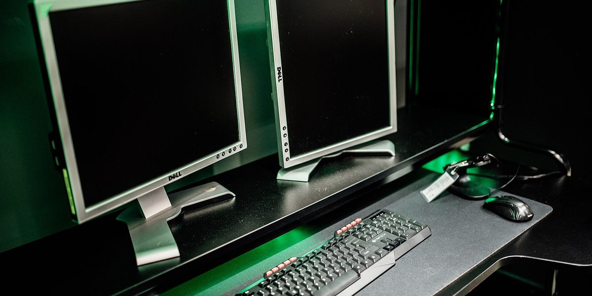 Dual Monitors vs One Ultrawide: Picking the Right Screen Setup