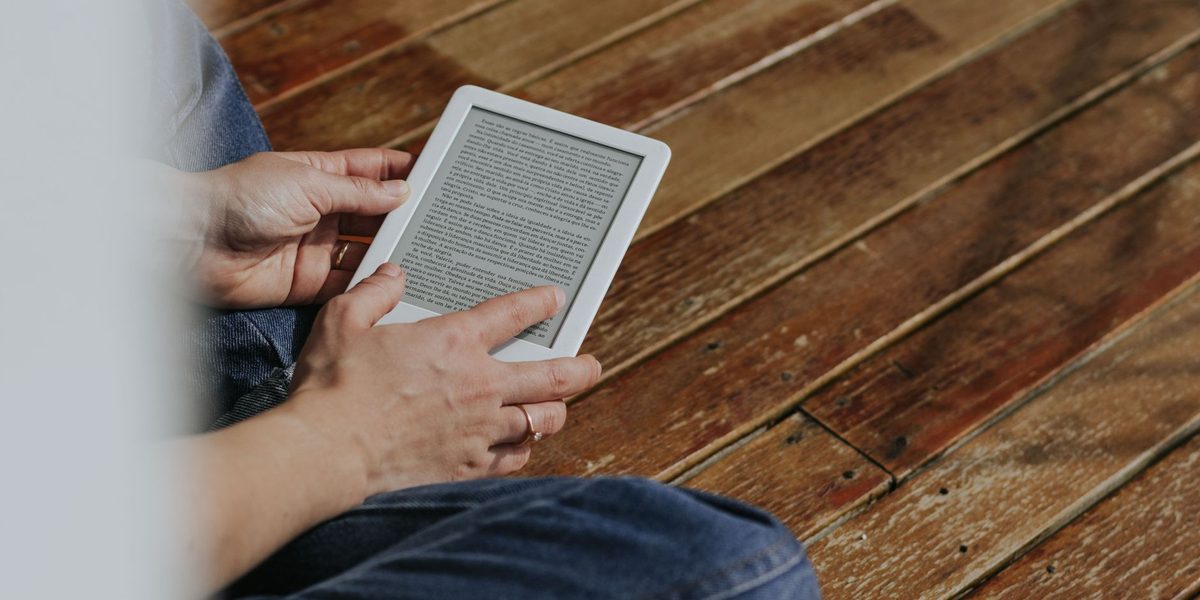 E-Ink Readers vs Tablets: Which Is Better for Long-Form Reading?