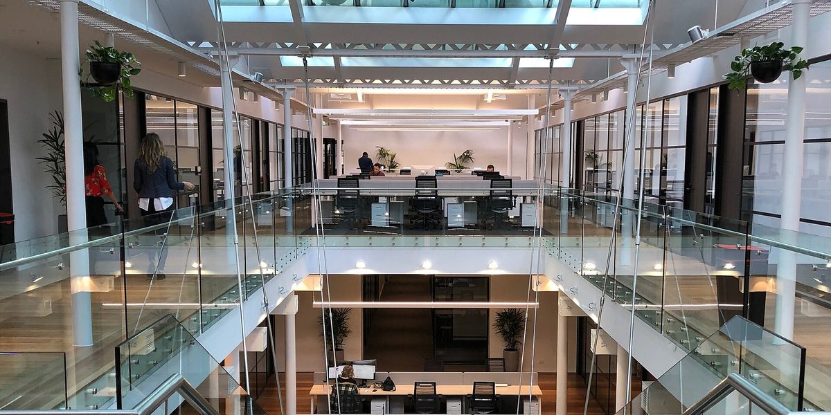 Co-Working Spaces vs Working From Home: When to Make the Switch