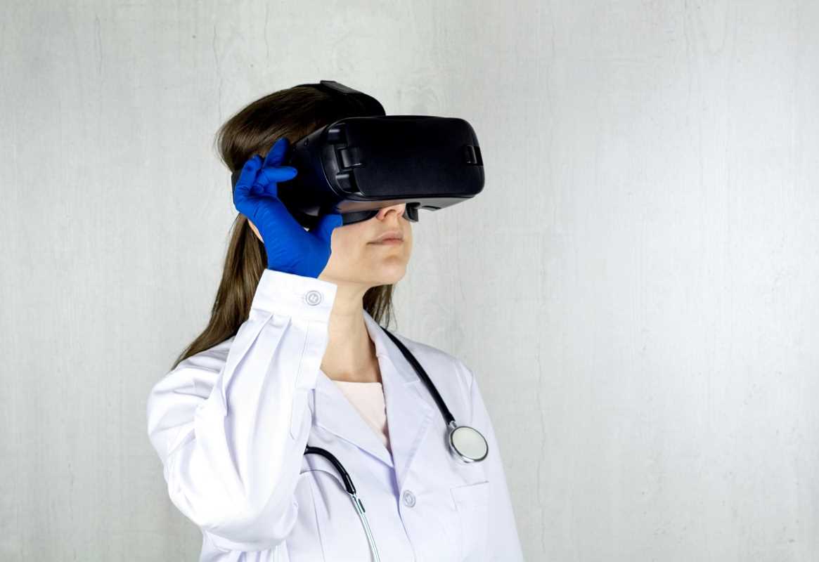 Virtual Reality Devices for Work and Play